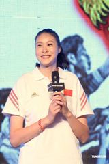 组图：范冰冰大呼我爱姚晨 为中国奥运健儿加油