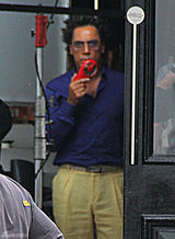 组图：《法律顾问》片场 哈维尔-巴登造型雷人