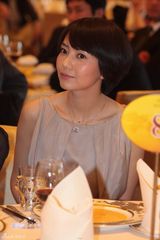 高清：高圆圆刘晓庆助阵慈善大典 董洁夫妇恩爱登场