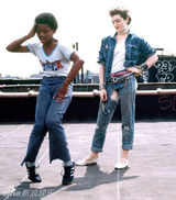 高清组图：麦当娜年轻性感照曝光 天后也有青涩时