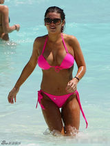 组图：2012比基尼美胸大盘点 众女星性感咸湿