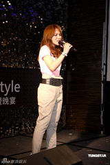 幻灯组图：梁文音现身时尚派对 安心亚公主造型抢眼