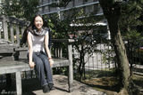 高清组图：童瑶东京街头拍写真 秋日午后秀清新