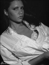 幻灯图集：维多利亚18岁清纯写真 胸部只有A罩杯