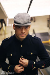 组图：李晨周冬雨等助阵某时尚活动颁奖礼