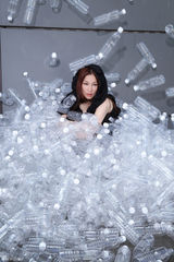 组图：温岚创励志情歌 拍摄新歌MV险遭窒息