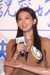 组图：林志玲帅气裤装当导演 称嫁好门比豪门重要