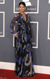 高清图：格莱美红毯超模莉莉-奥尔德里奇挺大肚