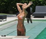 组图：性感女郎格鲁吉亚比基尼秀美胸