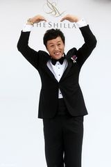 高清组图：金贤重李栋旭等出席郑俊河婚礼