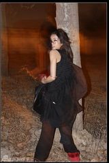 组图：央吉玛搞怪生活照曝光 点朱砂另类妆容