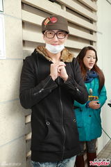 组图：周家蔚剖腹产子 洪天明报喜心情大好