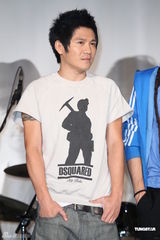 组图：曹格欲捐演唱会收入 不怕与萧敬腾比较