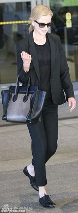 组图：妮可-基德曼返美 透明黑丝内衣bra隐现