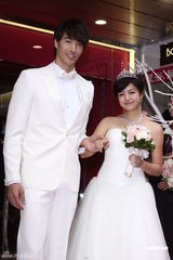 组图：锦荣自曝想三十岁结婚 与陈妍希上演求婚戏