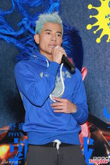 高清图：郭富城透视装秀胸肌 演唱会虚惊一场