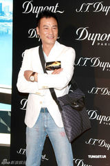 幻灯图：任达华收藏金银钻石打火机 被女儿强制戒烟