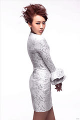 组图：佘曼妮写真露曲线展现轻熟女魅力