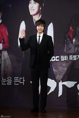 高清图：李升基秀智等亮相《九家之书》发布会