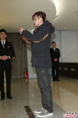 组图：罗志祥吊唁杨登魁感慨人生爱要及时