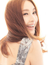 组图：张俪曝梦幻写真 纯美精灵轻舞飞扬