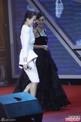 组图：张柏芝与章子怡扮亲密 粉碎不和传言