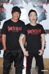 组图：黄贯中开唱未见朱茵 陈豪黄德斌助阵