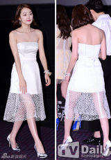 组图：2PM泽演苏怡贤新剧发布亲密黑白配