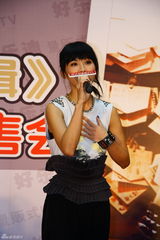 幻灯组图：阿SA签售新专辑 透露明年Twins再发片