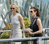 幻灯图集：梅格-瑞恩和约旦皇后组“女子军团”亮相