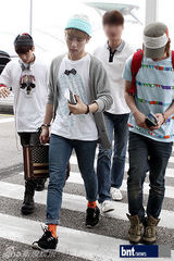 组图：SM家族赴台湾演出亮相机场