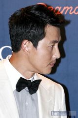 组图：河正宇孔孝真出席名表发布活动 