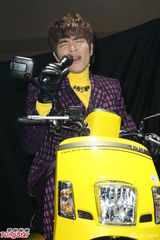 组图：萧敬腾开唱回归音乐本身 一套服装到底