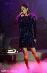 幻灯图：彭佳慧北京发片 齐秦助阵对唱情歌