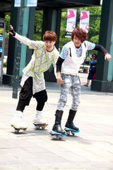 高清组图：棒棒堂小杰王子代言溜得快 滑板舞曝光
