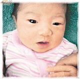 组图：林嘉欣女儿照片曝光 取名Kayla体重6.1斤