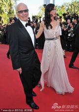 组图：范冰冰艳撑《生命之树》首映 邓文迪夫妇亮相