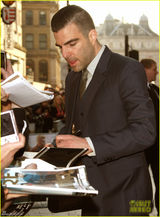 组图：《星际迷航2》伦敦首映 卷福大笑