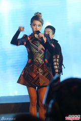 组图：林志玲女神装墨镜坠胸 蔡依林与猛男热舞