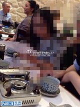组图：周迅与男友巴黎吃火锅 捏脸互动有爱