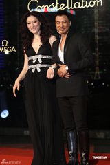 组图：任达华琦琦出席品牌晚宴 黑色情侣装秀默契