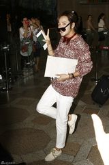 高清组图：张根硕赴日巡演亮相机场忙卖萌