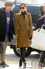 组图：少时Tiffany侑利为赴米兰帅气亮相机场