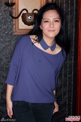 组图：卫兰KTV与粉丝共乐 望推出英文专辑