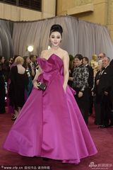 组图：奥斯卡红毯范冰冰粉色礼服大秀香肩雪肤