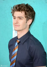 组图：新蜘蛛侠携女友艾玛-斯通亮相