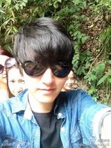 组图：“中国版李敏镐”火爆微博 原为报社记者