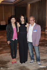 组图：吴镇宇胡杏儿新戏续前缘 张智霖回无线救急