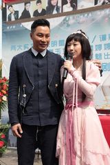 组图：谭耀文新剧开机当众热吻穆婷婷