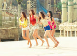 组图：韩团Sistar拍水上乐园广告 湿身秀性感